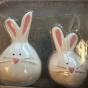 NIB Tag Easter Ceramic Bunny Salt & Pepper Set